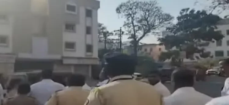 Clash between supporters of former BJP corporator Sagar Angolkar and independent candidate Rahul Kalate