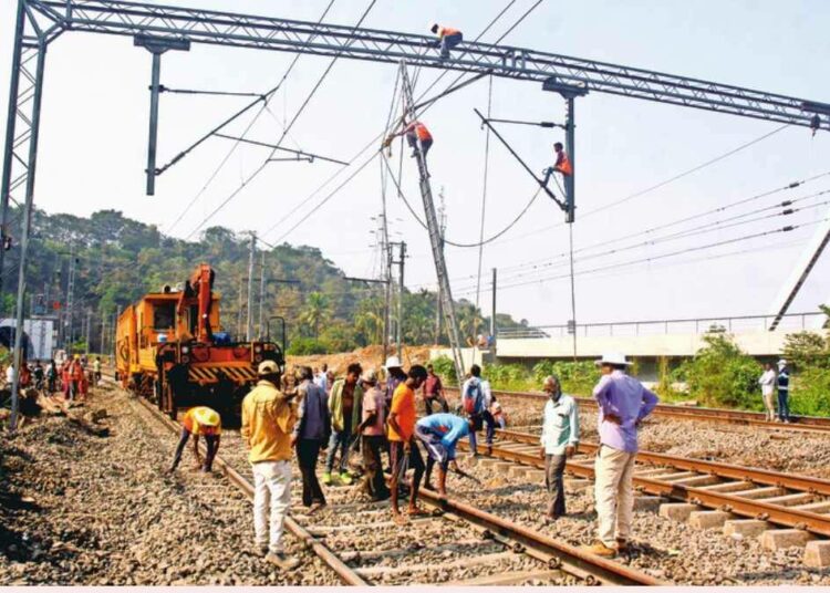 Accelerating railway projects in the state; 13 thousand crore fund of Rs