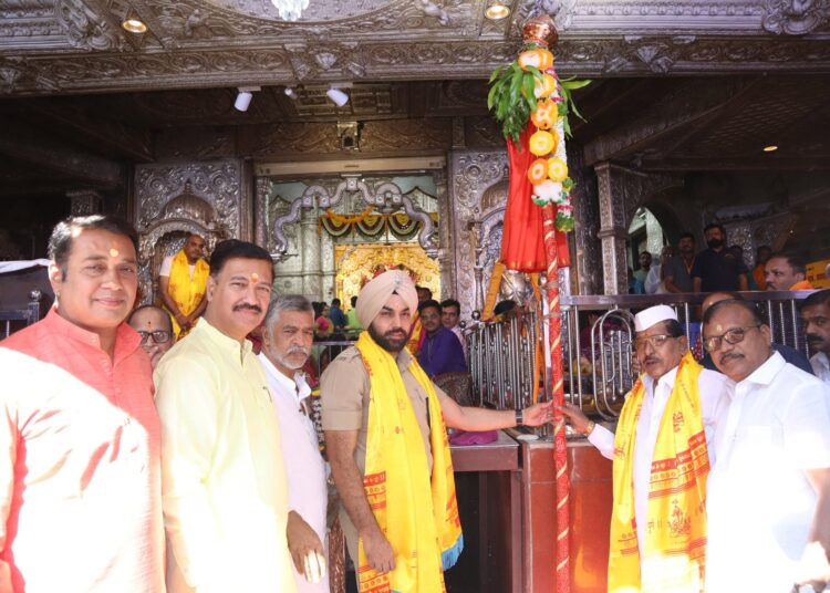 Gudhi Puja and grand arrangement of flowers in Shrimant Dagdusheth Ganapati Temple
